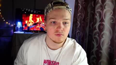 Snapshot of princ4real chatting on February 21, 11:33 am prince online show from February 21, 11:33 am