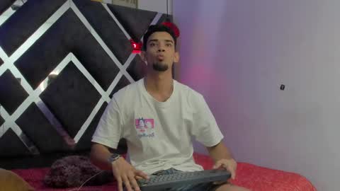 prince_arthur77 online show from December 20, 1:33 pm