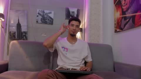 prince_arthur77 online show from December 29, 2:49 am