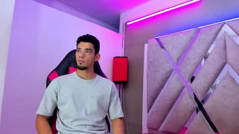 prince_arthur77 online show from October 17, 1:35 pm