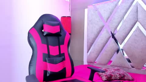 prince_arthur77 online show from November 2, 1:35 pm