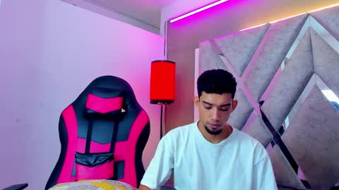 prince_arthur77 online show from January 18, 1:15 pm