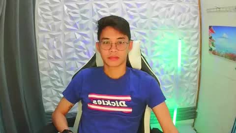 Snapshot of prince_harrison chatting on November 25, 5:24 pm prince_harrison online show from November 25, 5:24 pm