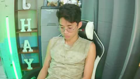 Snapshot of prince_harrison chatting on December 15, 9:52 pm prince_harrison online show from December 15, 9:52 pm