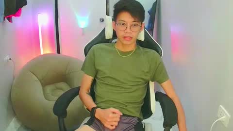 Snapshot of prince_harrison chatting on February 16, 11:01 pm prince_harrison online show from February 16, 11:01 pm