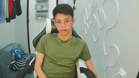 Snapshot of prince_harrison chatting on March 18, 5:49 pm prince_harrison online show from March 18, 5:49 pm