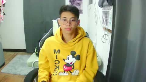 Snapshot of prince_harrison chatting on April 23, 3:03 pm prince_harrison online show from April 23, 3:03 pm