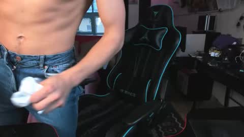 Snapshot of prince_nik chatting on December 1, 11:26 am prince online show from December 1, 11:26 am