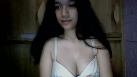 Snapshot of princess052400 chatting on July 9, 5:44 am princess052400 online show from July 9, 5:44 am