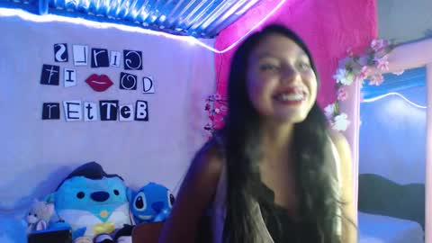  Elia  online show from November 10, 9:14 pm