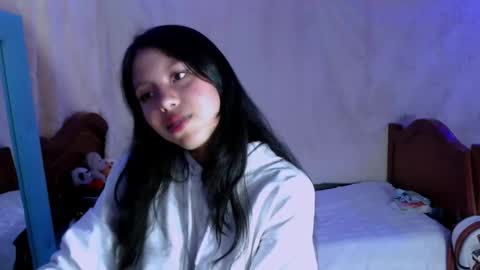  Elia  online show from December 5, 8:16 pm