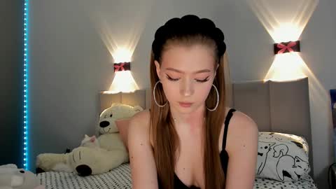 Snapshot of princess_nier chatting on February 9, 10:32 pm Princess Diana online show from February 9, 10:32 pm