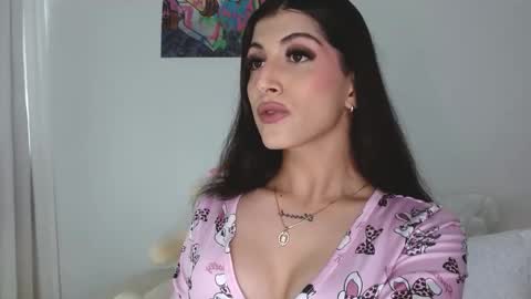 Snapshot of princess_ofyourdreams chatting on December 5, 1:52 pm Sophie online show from December 5, 1:52 pm