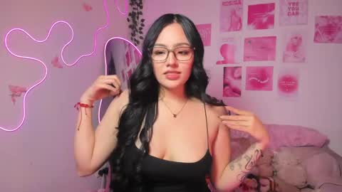Snapshot of princess_saris chatting on May 5, 9:45 pm online show from May 5, 9:45 pm
