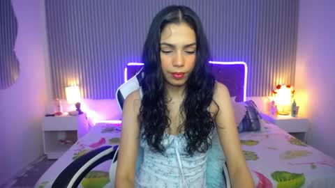 princess_skinny18 online show from June 2, 10:34 pm