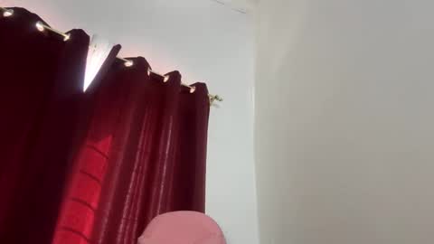 Snapshot of princessaliana chatting on January 20, 6:31 am princessaliana online show from January 20, 6:31 am