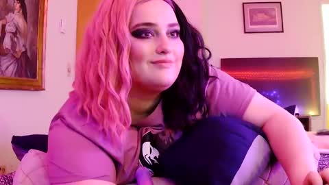 NOTYOURTYPICALBARBIE online show from September 20, 10:33 pm