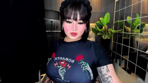Snapshot of princesshugecummer chatting on February 17, 7:31 pm Astrid Ley online show from February 17, 7:31 pm