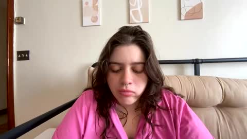 Snapshot of princesslaylaa chatting on February 20, 9:37 pm princessviccxo online show from February 20, 9:37 pm