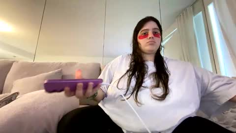 Snapshot of princesslaylaa chatting on March 8, 7:28 pm princessviccxo online show from March 8, 7:28 pm