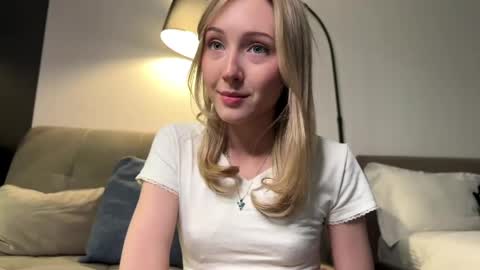 Snapshot of princessmood chatting on April 22, 1:34 pm Kate online show from April 22, 1:34 pm