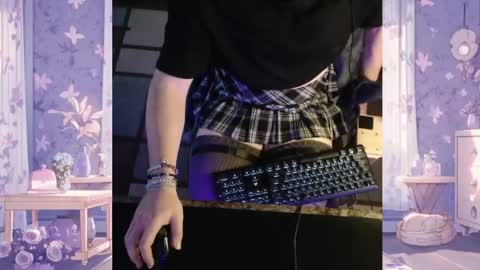 Ellie online show from April 10, 1:49 pm