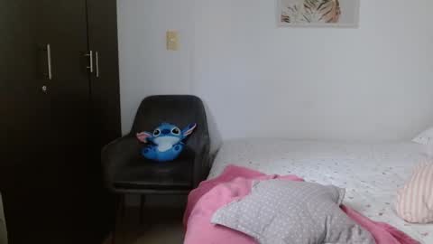 Snapshot of priscila_black chatting on November 11, 9:04 pm Marcela online show from November 11, 9:04 pm