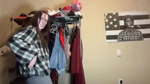 Snapshot of prism50 chatting on October 9, 1:58 am Prism online show from October 9, 1:58 am