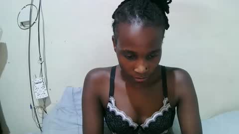 Snapshot of pritty_amber chatting on April 28, 2:38 am pritty_amber online show from April 28, 2:38 am