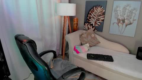 Snapshot of priya_rose chatting on July 25, 5:43 pm Priya Rose online show from July 25, 5:43 pm