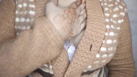 priyu_ online show from December 15, 2:05 am