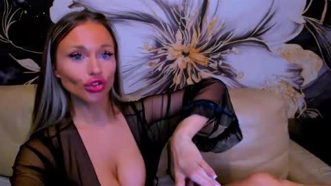 Snapshot of project_barbara chatting on November 18, 1:59 pm Barbara online show from November 18, 1:59 pm