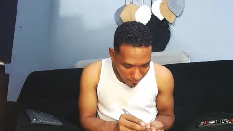 Snapshot of prometo23cm chatting on November 10, 6:12 am Grande y Gruesa online show from November 10, 6:12 am