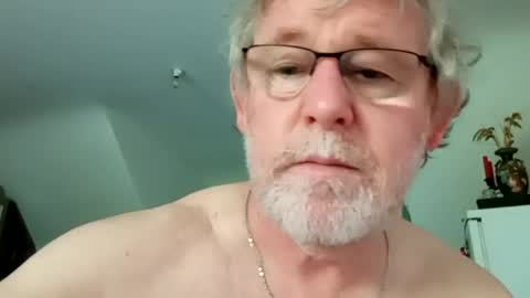 Snapshot of ptitrouquin chatting on June 17, 6:38 am ptitrouquin online show from June 17, 6:38 am