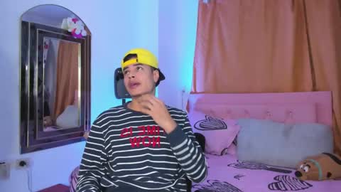 Snapshot of puca_and_garu chatting on March 15, 4:07 am puca_and_garu online show from March 15, 4:07 am