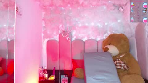 Snapshot of puca_eboony chatting on February 23, 12:35 pm pucca online show from February 23, 12:35 pm