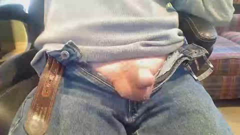 Snapshot of pulltoy1 chatting on February 5, 6:23 pm pulltoy1 online show from February 5, 6:23 pm