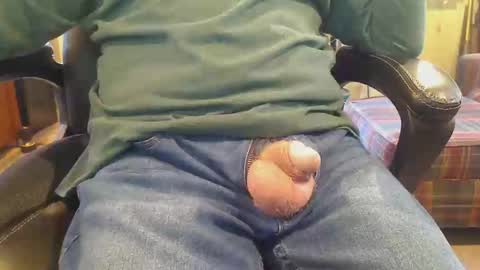 Snapshot of pulltoy1 chatting on February 23, 5:21 pm pulltoy1 online show from February 23, 5:21 pm