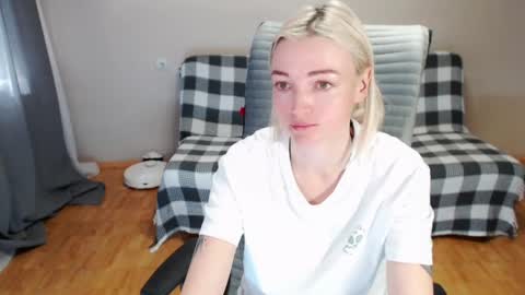 Snapshot of puma_ma chatting on May 18, 5:46 am Polly online show from May 18, 5:46 am
