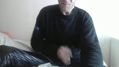 Snapshot of pumpindk chatting on March 3, 10:06 am Pumpin online show from March 3, 10:06 am