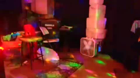 Snapshot of punkrunr083 chatting on September 17, 8:49 am punkrunr083 online show from September 17, 8:49 am