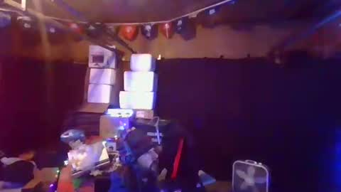 Snapshot of punkrunr083 chatting on February 24, 8:01 am punkrunr083 online show from February 24, 8:01 am