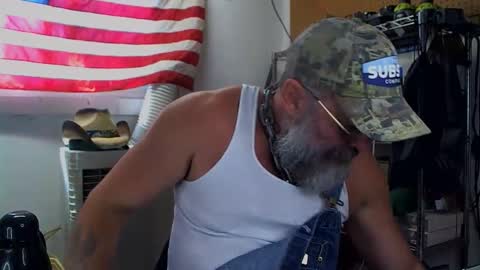 Snapshot of pupdeepdriller chatting on October 27, 4:11 pm Deep Driller online show from October 27, 4:11 pm