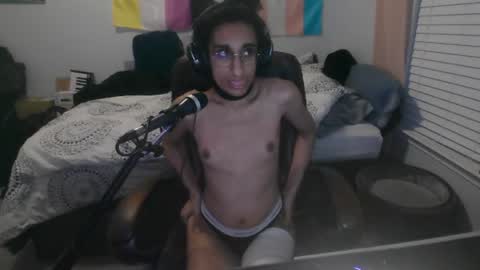 Snapshot of puppygirltoast chatting on June 14, 1:03 am puppygirltoast online show from June 14, 1:03 am