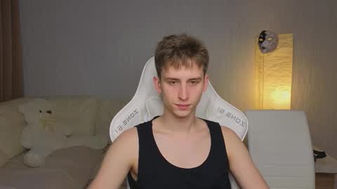 Snapshot of pupsenish chatting on October 25, 4:53 am Jesse online show from October 25, 4:53 am