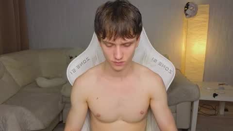 Snapshot of pupsenish chatting on November 9, 12:31 am Jesse online show from November 9, 12:31 am