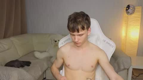 Snapshot of pupsenish chatting on November 13, 4:00 am Jesse online show from November 13, 4:00 am