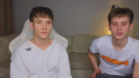 Snapshot of pupsenish chatting on November 14, 3:49 am Jesse online show from November 14, 3:49 am