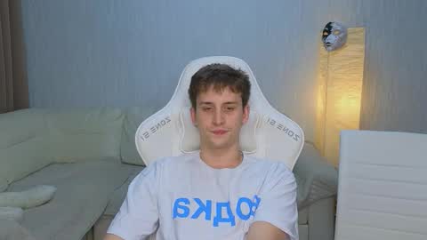 Snapshot of pupsenish chatting on November 15, 4:21 am Jesse online show from November 15, 4:21 am