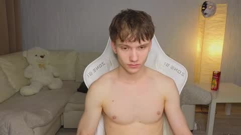 Snapshot of pupsenish chatting on November 26, 4:13 am Jesse online show from November 26, 4:13 am